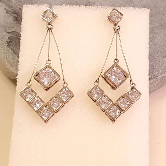 E-21 Chandelier Bling Pendulum Dangle Earrings - Picture 6 of 8